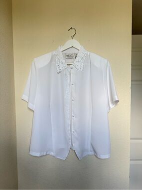 Kathie Lee Collection White Short-Sleeve Button Blouse with Lace Collar